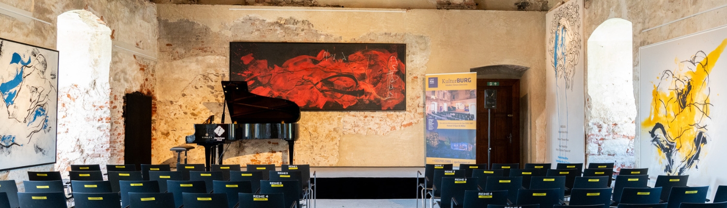 Der Festsaal der Burg Gars bietet zwischen April und September zusätzlich zur sommerlichen Opernproduktion eine Bühne für ein vielfältiges und hochwertiges Rahmenprogramm.